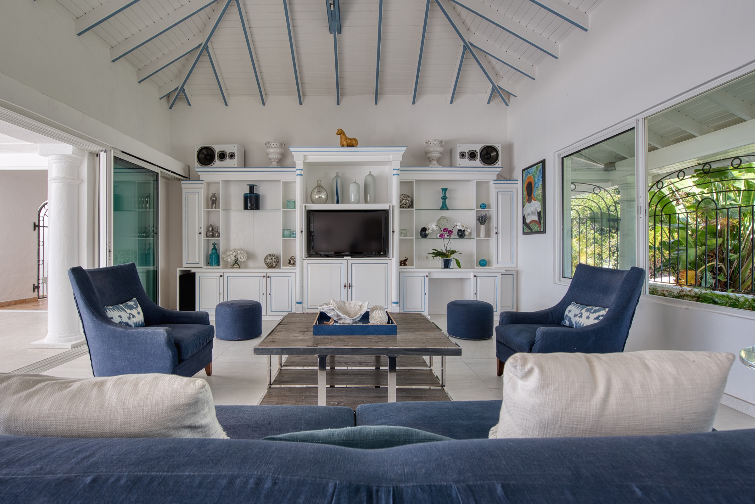 Bella Casa — salon ouvert sur le jardin