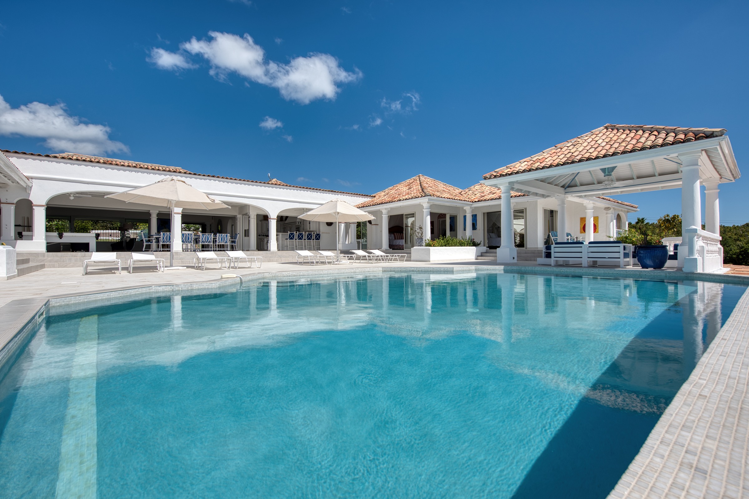 Bella Casa — architecture autour de la piscine