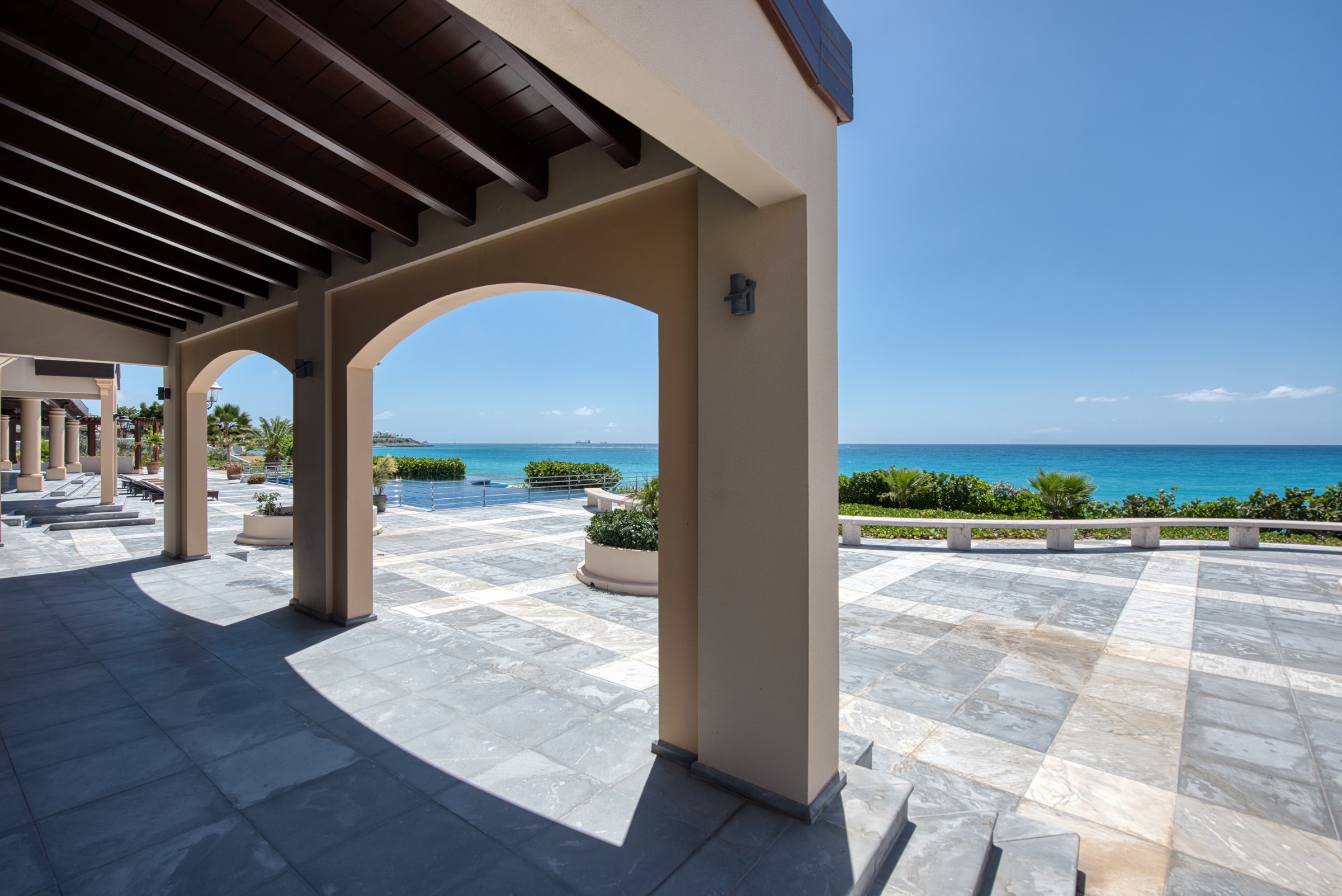 Casa del Playa — arcades face à la mer