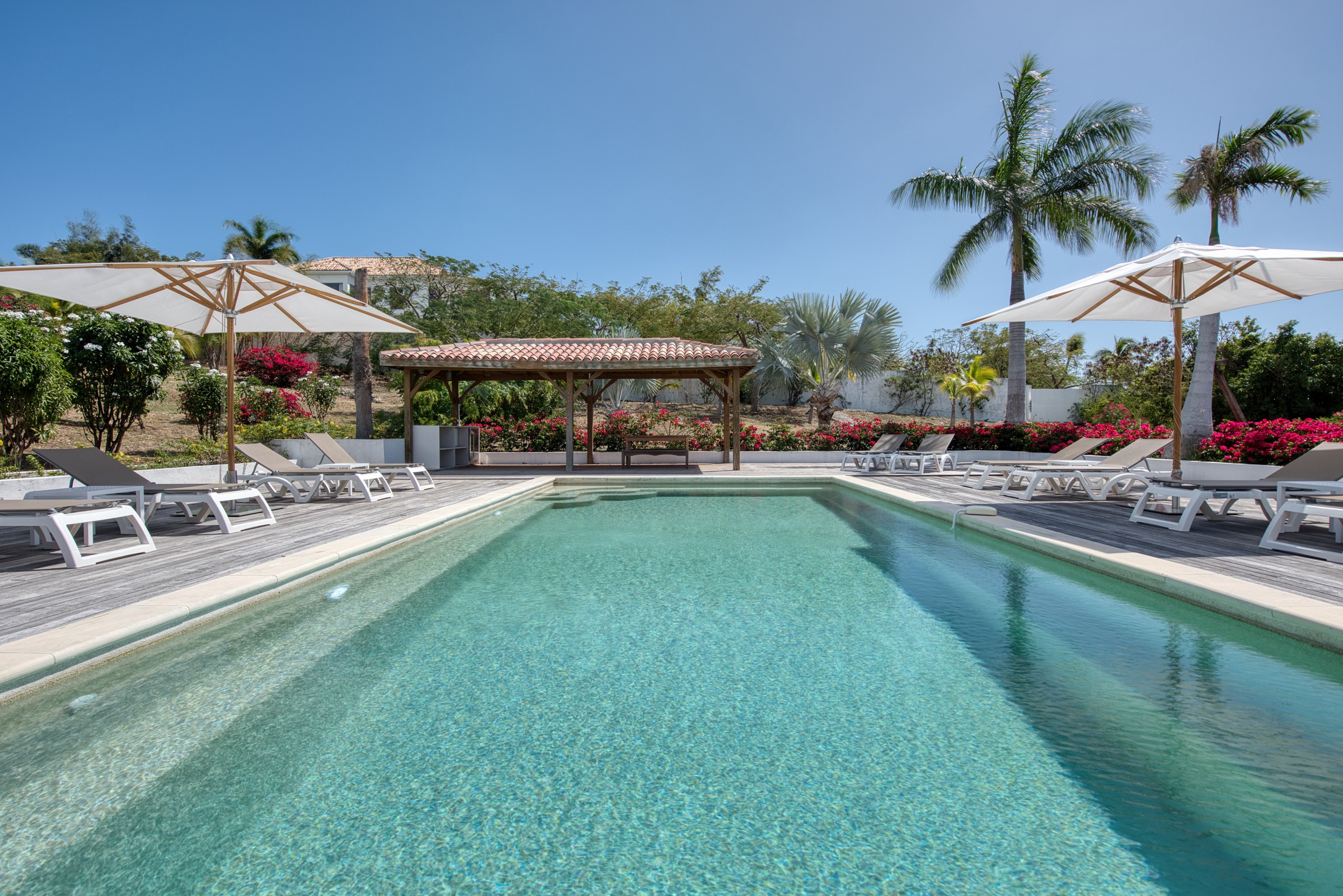 Hacienda — piscine et jardin