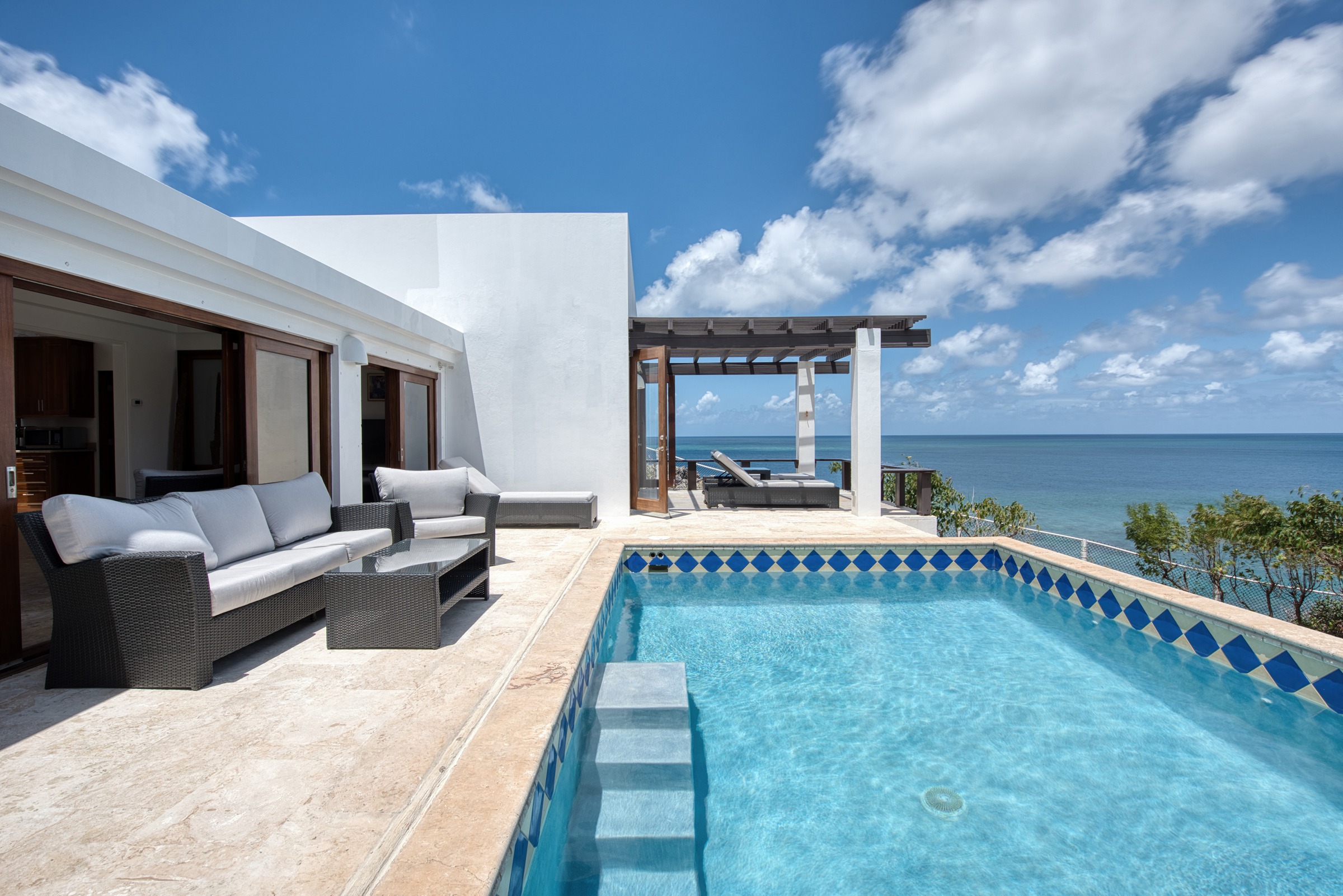 Waves — piscine et terrasse