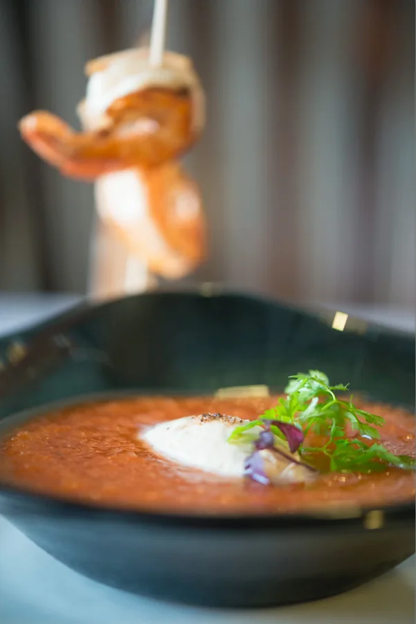 Le Pressoir — gaspacho, crème et herbes fraîches
