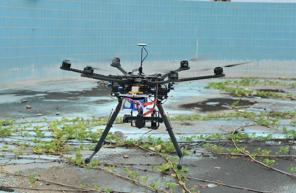 Hexacopter monté à la main, premier DJI