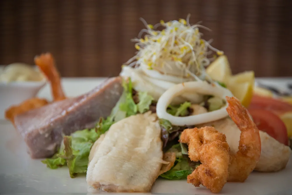 Assiette de fruits de mer, beignets