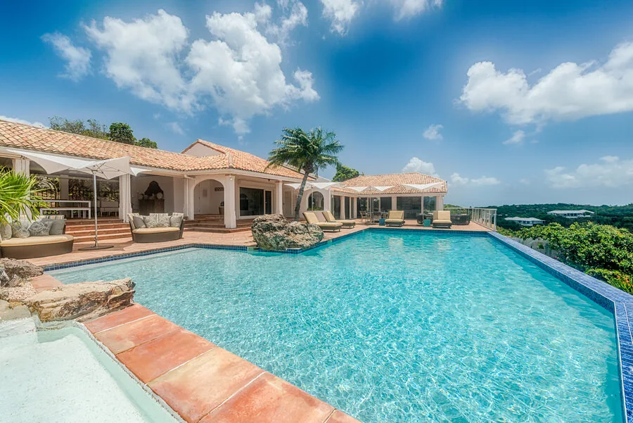 Villa Le Rocher — Luxury Retreats, piscine à débordement