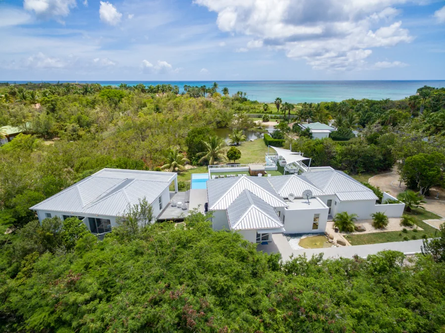 Grand Palms — vue d'ensemble, piscine et jardin