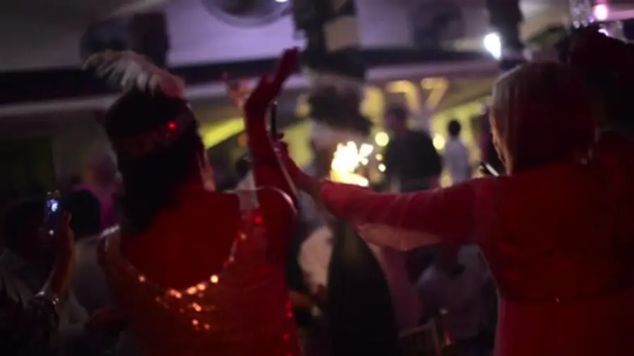 Nikki Beach — danseuses, spectacle nocturne